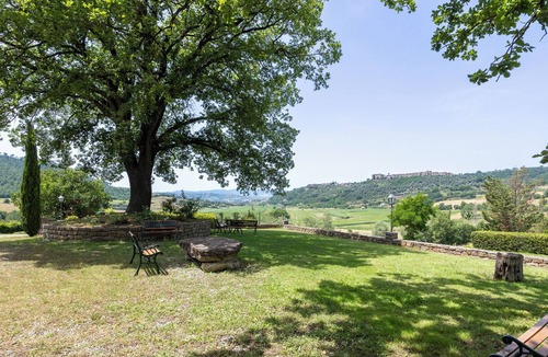 Montegabbione Apartment | Family Apt In Bio Agriturismo With Pool, Parrano, Italy