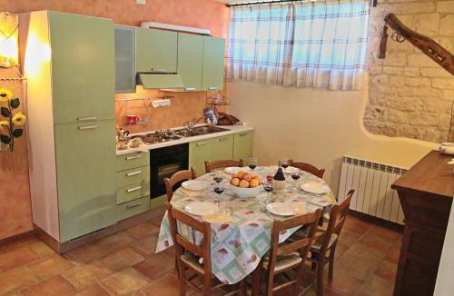 Furlo House | Family Cottage in Cagli with Pool