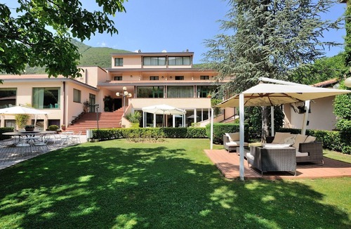 Foligno House | Family Escape With Pools and Sauna