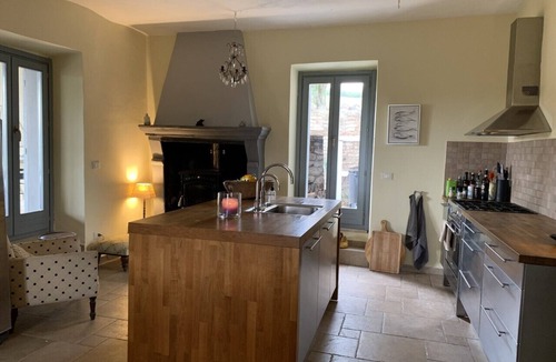 Pergola House | Family holiday home with great view, heated pool and pizza oven