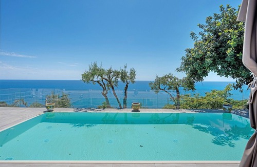 Caprioli Apartment | Family Room Ulivo with Wi-Fi and Air Conditioning