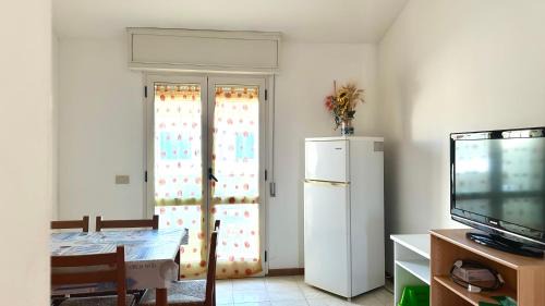 Torrette Apartment | Fano, trilocale con terrazzino a 30mt dal mare - F006