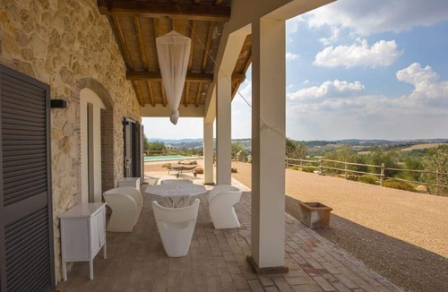 Manciano House | Fantastic property with swimming pool near the sea