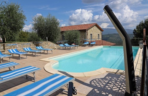 Talla Villa | Fantastic villa with private swimming pool and tennis court in Tuscany
