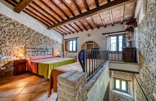 Giano dell'Umbria House | Farmhouse 'Casale Storico Xvii Sec - Tulipano' with Mountain View and Shared Pool