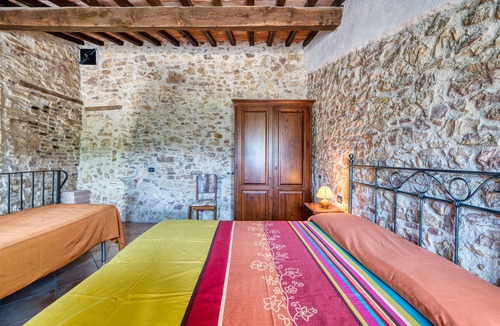 Giano dell'Umbria House | Farmhouse 'Casale Storico Xvii Sec - Tulipano' with Mountain View and Shared Pool