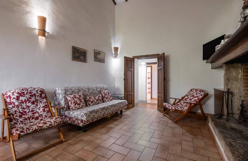 Arcidosso House | Farmhouse "Girasole" with Shared Pool, Private Garden & Wi-Fi