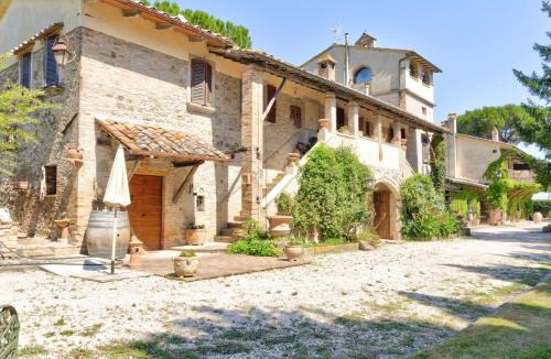 Marsciano House | Farmhouse in Marsciano with Pool and Vineyards
