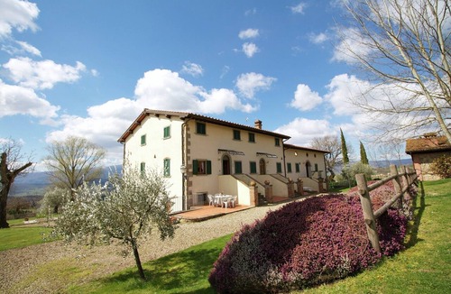 Poppi Apartment | Farmhouse in Tuscany with Pool & Valley Views