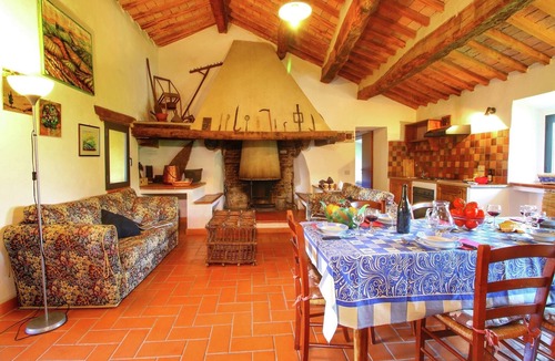 Castiglione d'Orcia House | Farmhouse with pool, views