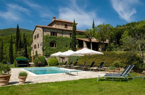 Bivio Lugnano Villa | Farmhouse Fonte Vecchia - Sleeps 8 with breathtaking views & Private Pool