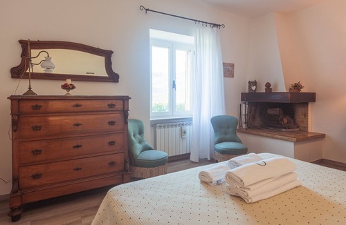 Nerbisci House | FARMHOUSE QUERCETO - APARTMENT SUNFLOWER