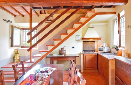 Loro Ciuffenna House | Farmhouse villa with private swimming pool, terrace, garden, stunning view