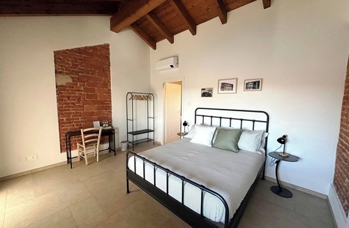 Galliate Bed & Breakfast | Farmhouse with exposed beams and bricks, breakfast included (Rosemary)