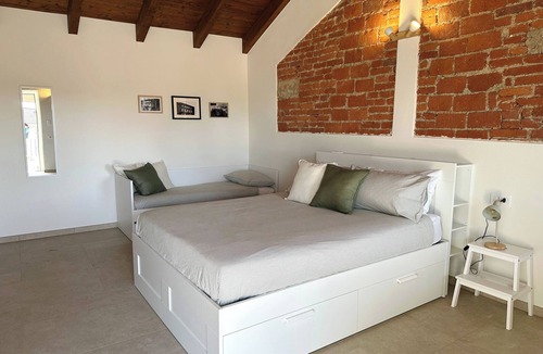 Galliate Bed & Breakfast | Farmhouse with exposed beams and bricks, breakfast included (Sage)