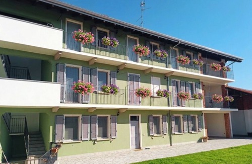 Galliate Bed & Breakfast | Farmhouse with exposed beams and bricks, breakfast included (Sage)
