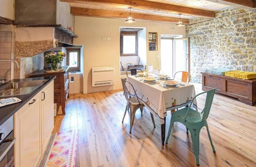 Pieve di Chio House | Farmhouse with mountain views hot tub