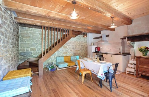 Pieve di Chio House | Farmhouse with mountain views hot tub