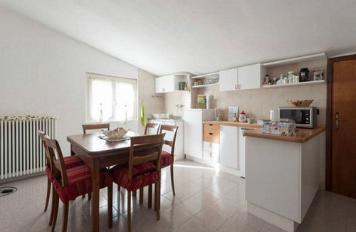 Compiano Apartment | Ferienzimmer in Tolasudolsa Zimmer Frühstück by Interhome