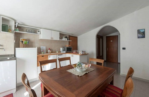 Compiano Apartment | Ferienzimmer in Tolasudolsa Zimmer Frühstück by Interhome