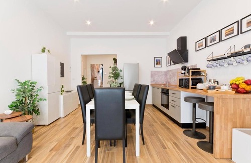 Pineta Apartment | Finely renovated apartment near the sea, city center and university