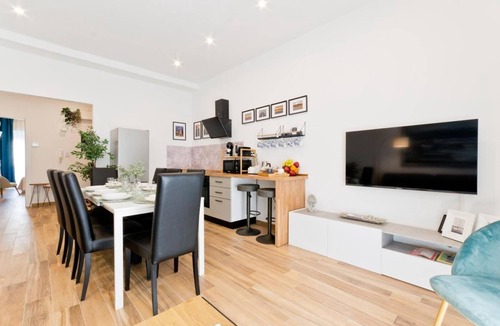 Pineta Apartment | Finely renovated apartment near the sea, city center and university