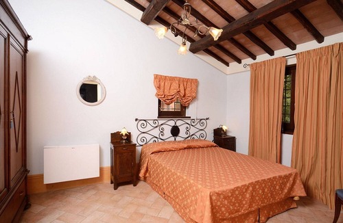 Crocemaroggia House | Fiordaliso apartment in Farmhouse with Garden and Pool