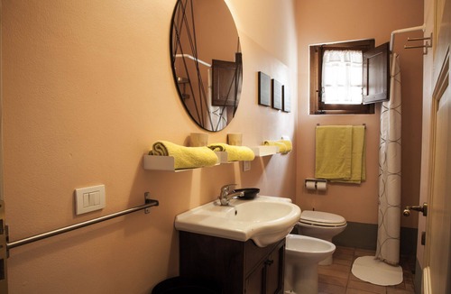 Fossombrone House | Flat for 4 Persons with pool