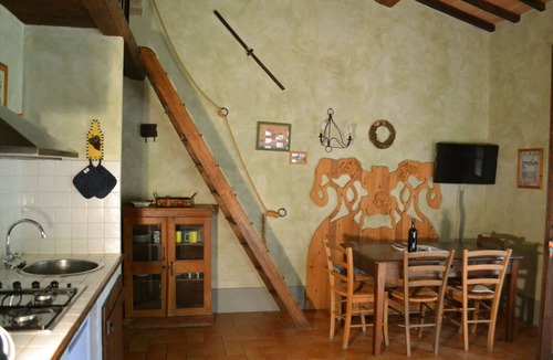 Monteleone d'Orvieto Apartment | Flat Il Fienile Del Sole, Wifi, Perugia