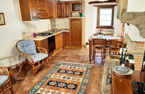 Pratovecchio Apartment | Flat in a historic stone house