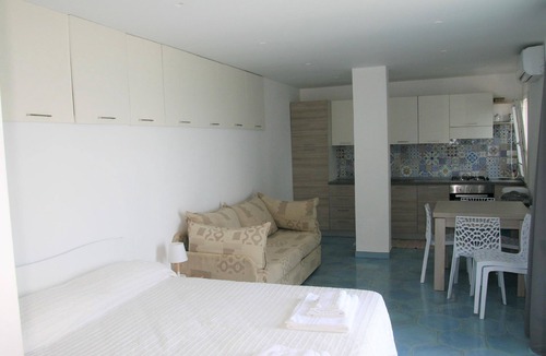 Pizzo House | Flat 'Laura' with water view