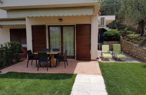 Assenza House | Flat within walking distance of lake and beach