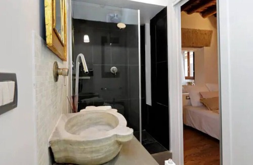 Rione VIII Sant'Eustachio Apartment | Flatinrome Boutique Navona