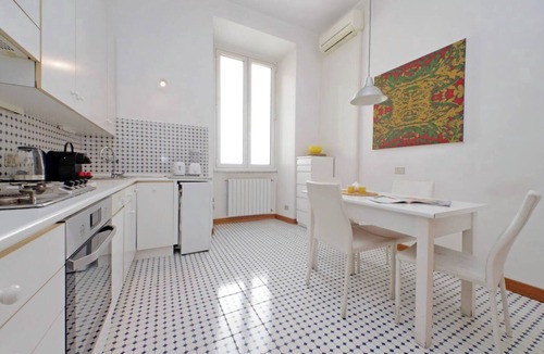 Rione XI Sant'Angelo Apartment | Flatinrome Exclusive Historic Ghetto