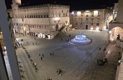 Old Town Apartment | Fontana Maggiore View Suite