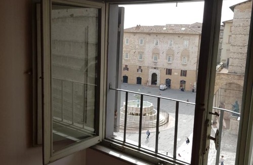 Old Town Apartment | Fontana Maggiore View Suite