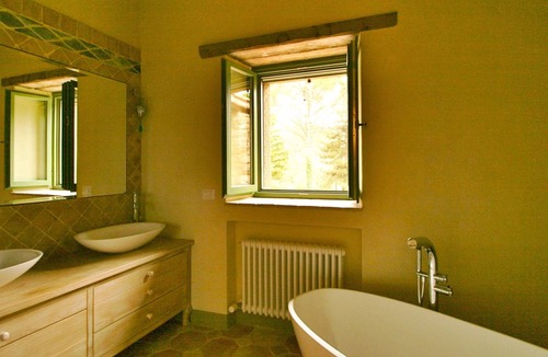 Umbertide Villa | Fonticchio: Luxury Villa With Superb Views, Infinity Pool, Air-con. Free Wifi