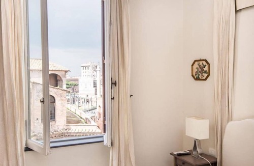 Rome City Centre Apartment | Fori Imperiali Breathtaking View