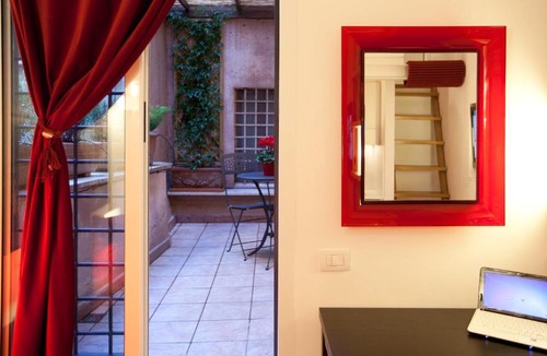 Monti Apartment | Frangipane Loft-Rental in Rome