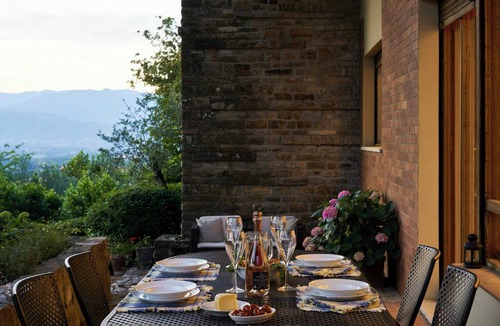 Pergine Valdarno House | Frank Lloyd Wright-inspired villa in Tuscany