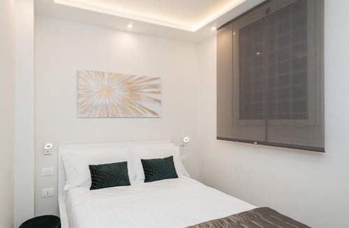 Rione III Colonna Apartment | Frattina 35