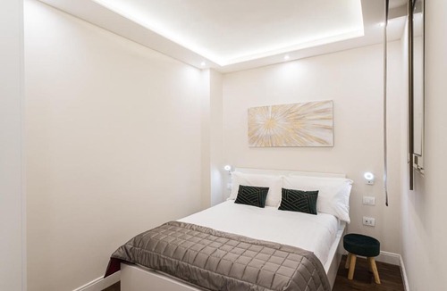 Rione III Colonna Apartment | Frattina 35