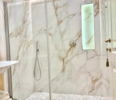 Rione III Colonna Apartment | Frattina Elegance Suite