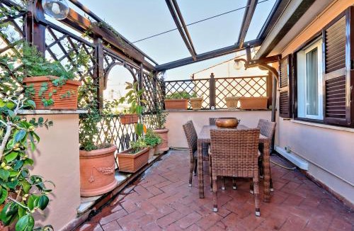 Rione III Colonna Apartment | Frattina Family Romantic Superior Suite