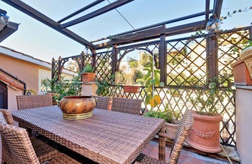 Rione III Colonna Apartment | Frattina Family Romantic Superior Suite