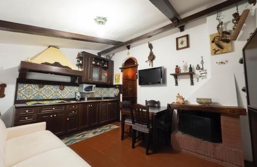 Castel di Sangro Apartment | FREE PARKING - La Bianca Neve Cottage