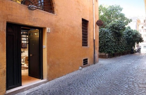 Rione V Ponte Apartment | From
