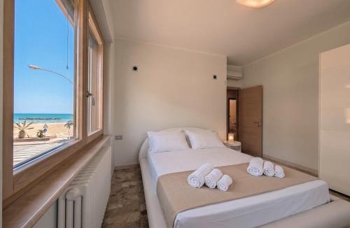 Porto San Giorgio Apartment | -Fronte mare- WiFi AC vista mare 10 posti letto