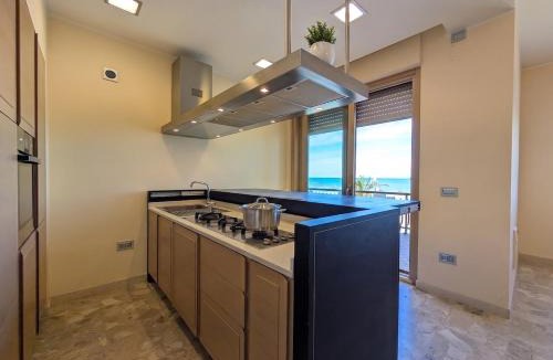 Porto San Giorgio Apartment | -Fronte mare- WiFi AC vista mare 10 posti letto