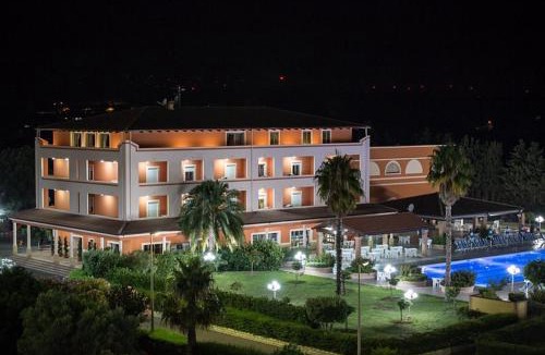 Isola di Capo Rizzuto Hotel | Fruit Village Capo Rizzuto S Antonio